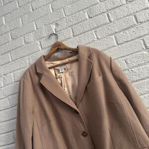 LL BEAN WOMEN FAUX SUEDE SHEARLING‎ FLEECE JACKET. Washable Beige, buttons.
